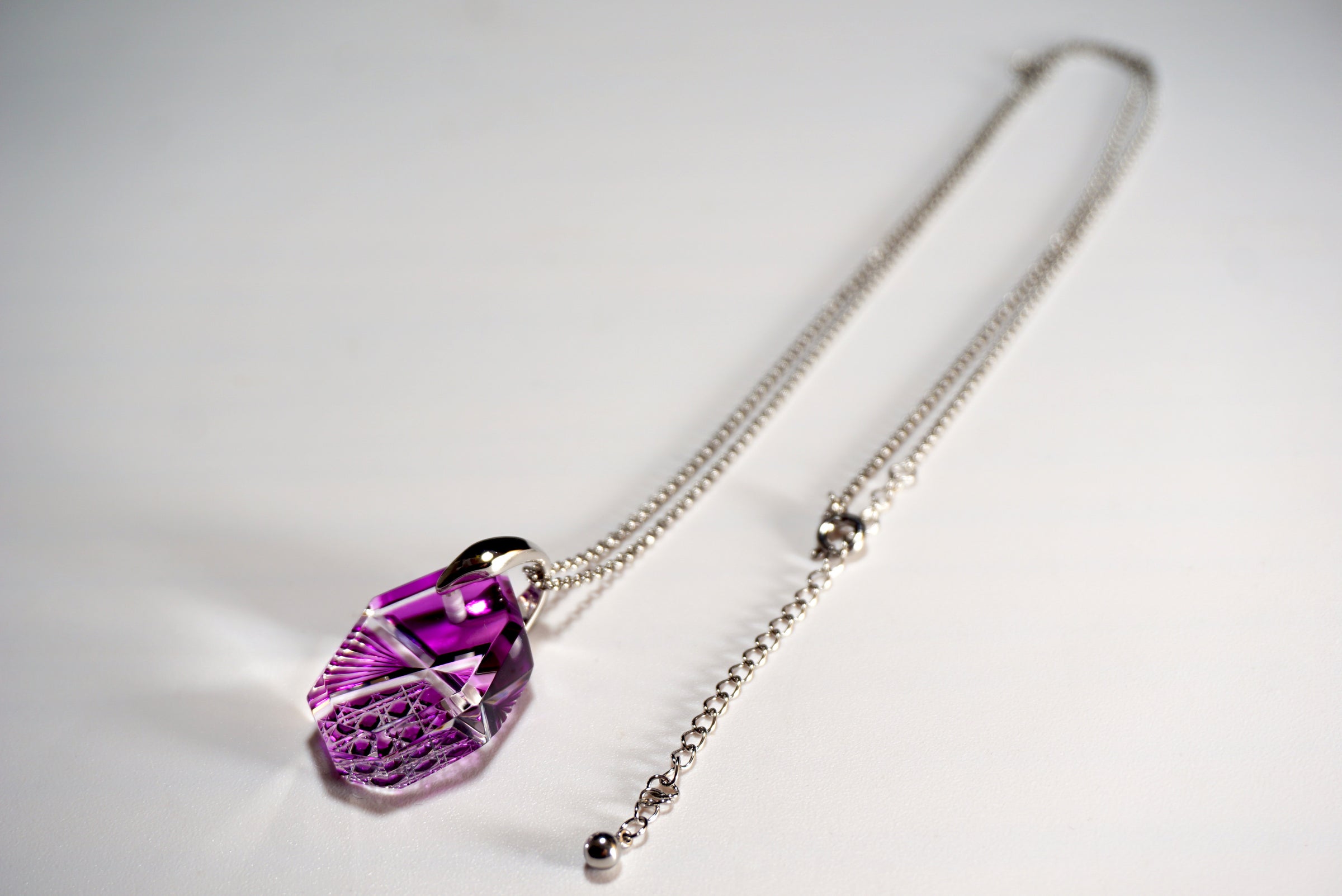 ペンダント 菊魚子紋 金赤 | 東京ガラス工房 凛然 オンラインショップ